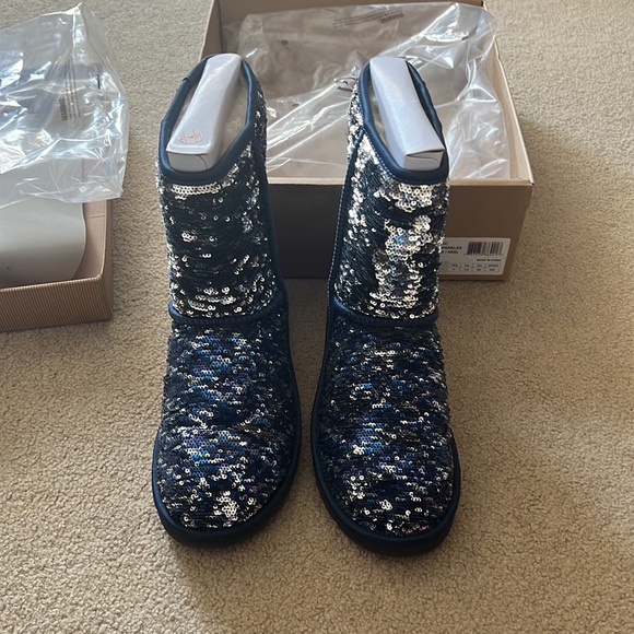 UGG classic short boots, sparkle blue, size 7, original box and packaging! - Picture 8 of 9